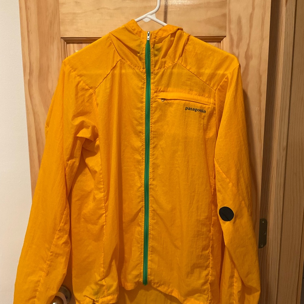 Patagonia Men’s Small Houdini hoody. Good used condition.